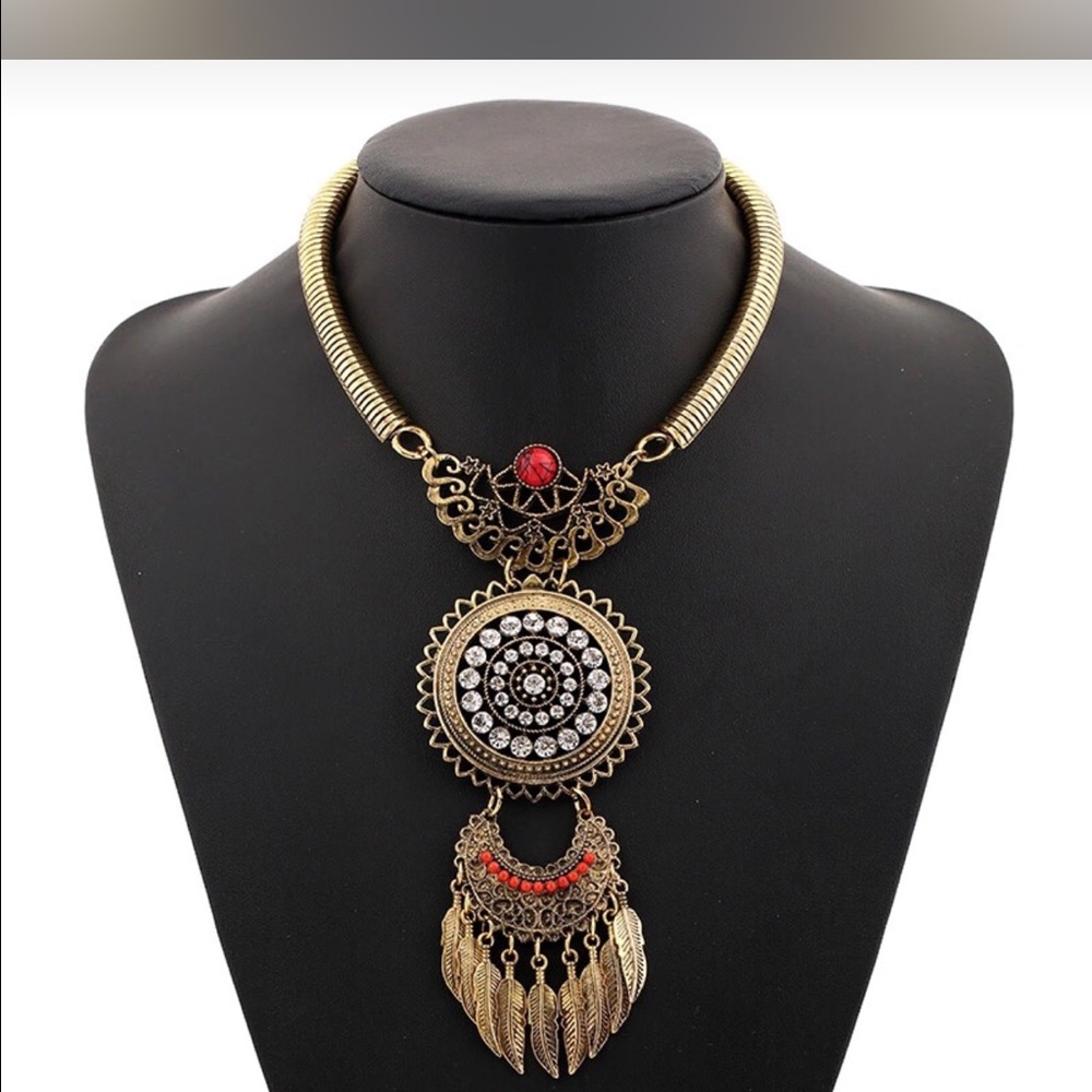 NWOT bohemian tribal mandala necklace